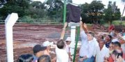 Em AraguaÃ­na, autoridades descerram a placa durante laÃ§amento de obra no dia 1Âº de abril de 2011
