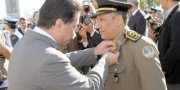 O secretÃ¡rio-chefe da Casa Militar do Estado do Tocantins, coronel Luiz ClÃ¡udio GonÃ§alves BenÃ­cio, recebe a "Medalha do GuardiÃ£o"