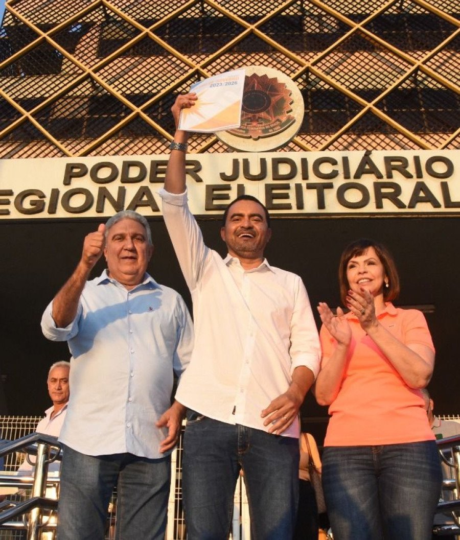 Governador do Tocantins, Wanderlei (centro), seu vice, Laurez Moreira e candidata ao senado, Professora Dorinha (Foto: Divulgação)
