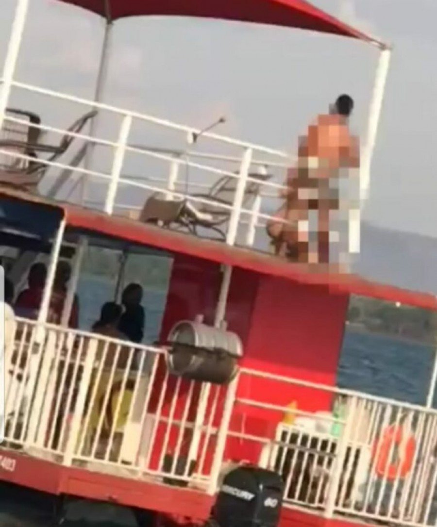 Casal é flagrado em momento íntimo durante passeio de flutuante no lago de Palmas e vídeo repercute na internet (Foto: Sou de Palmas)