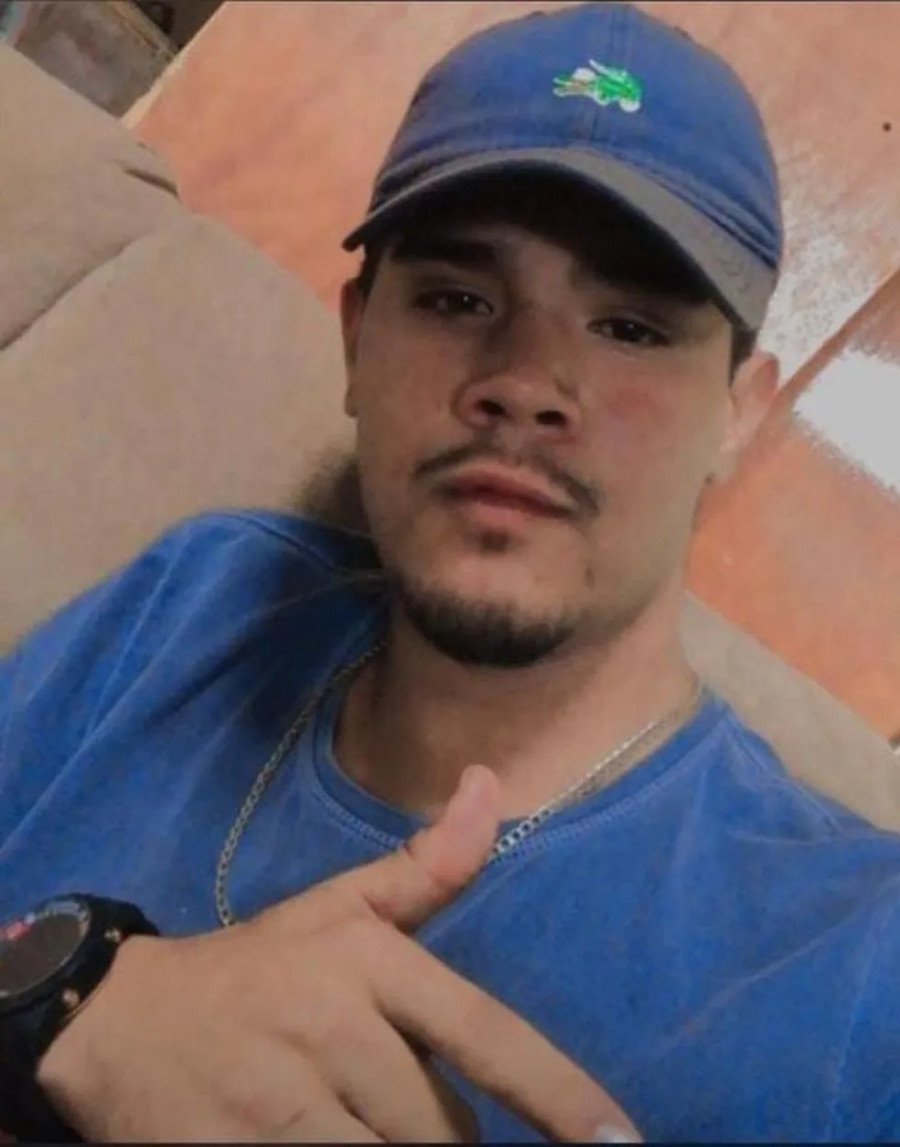 Leandro Alves Correia tinha 22 anos e foi morto a tiros durante show de Zé Vaqueiro em Anapurus-MA (Foto: Arquivo pessoal)