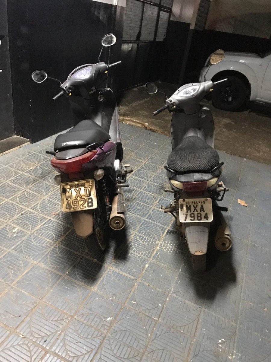 Criminosos de 18 e 13 anos, em motos roubadas cometeram roubos a pessoas mas foram presos pela PM em Palmas