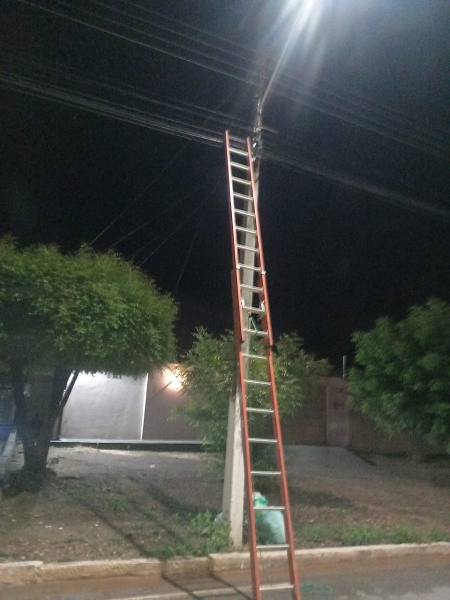 Escada utilizada pelos três homens presos pela Polícia Militar por furto em Araguatins (Foto: Ascom/PMTO)