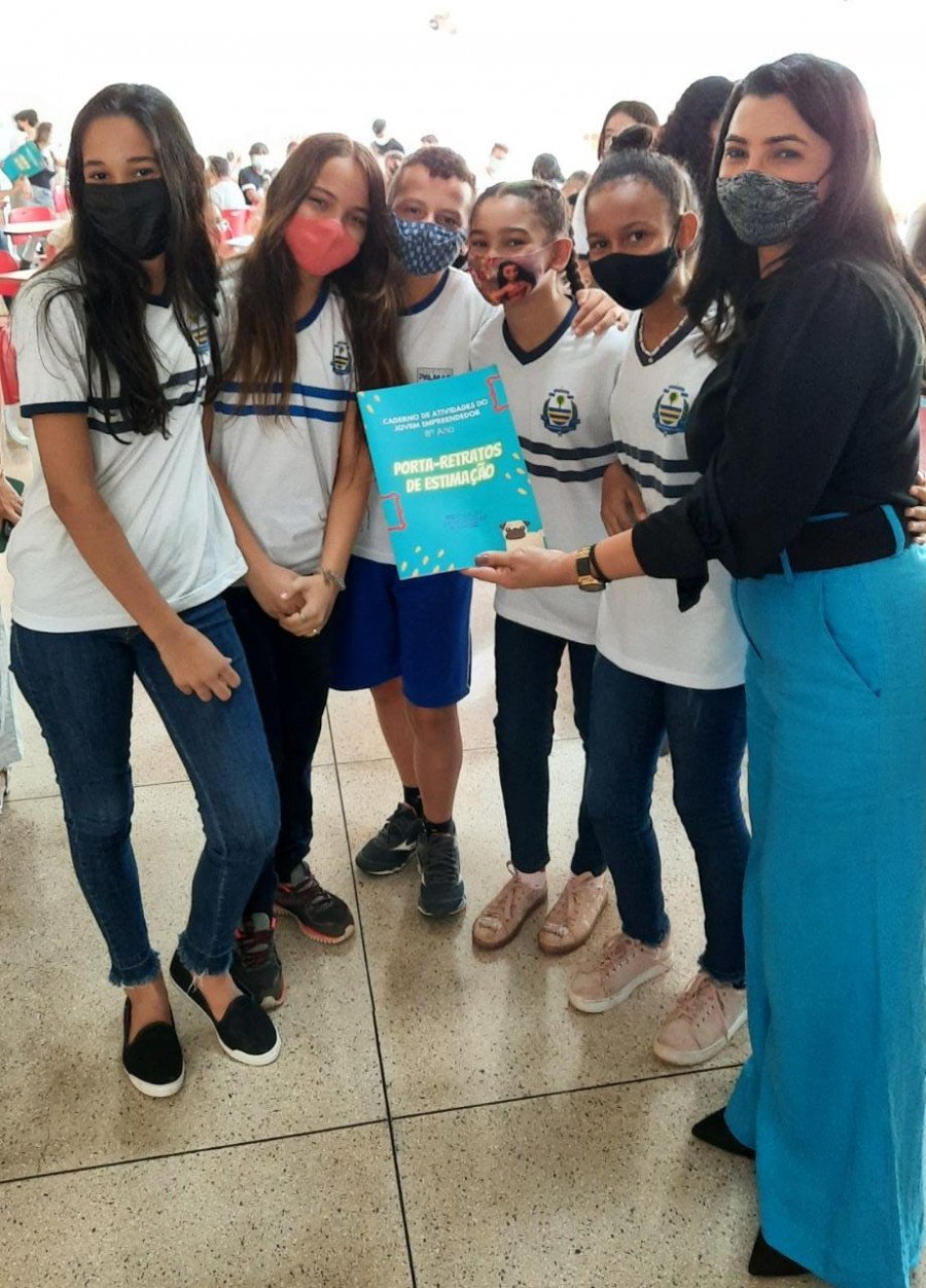 Alunos da Escola Municipal de Palmas recebem Cadernos do Jovem Empreendedor (Foto: Divulgação/Sebrae)
