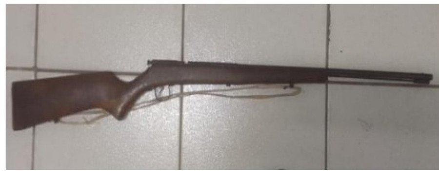 Arma que era utilizada pelo idoso para ameaçar as vítimas (Foto: Dicom/SSP-TO)
