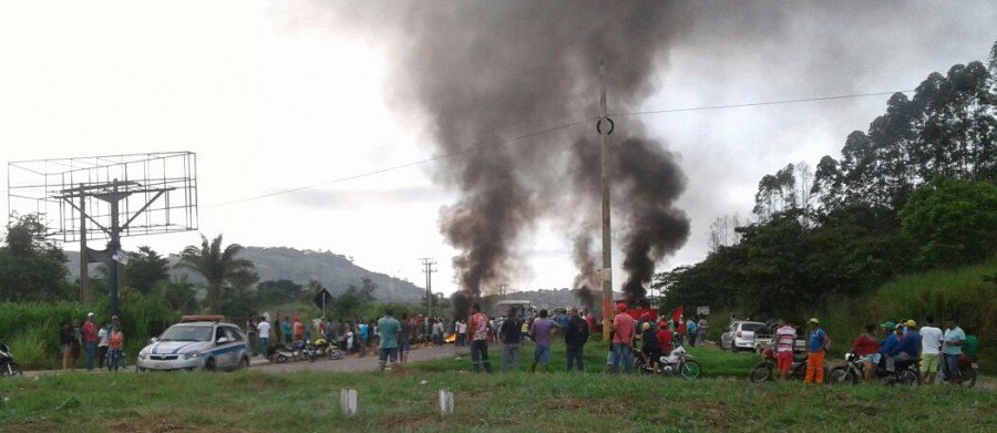 Manifestantes ligados ao MST interditam estrada que dÃ¡ acesso Ã  mina e a quatro comunidades em Parauapebas