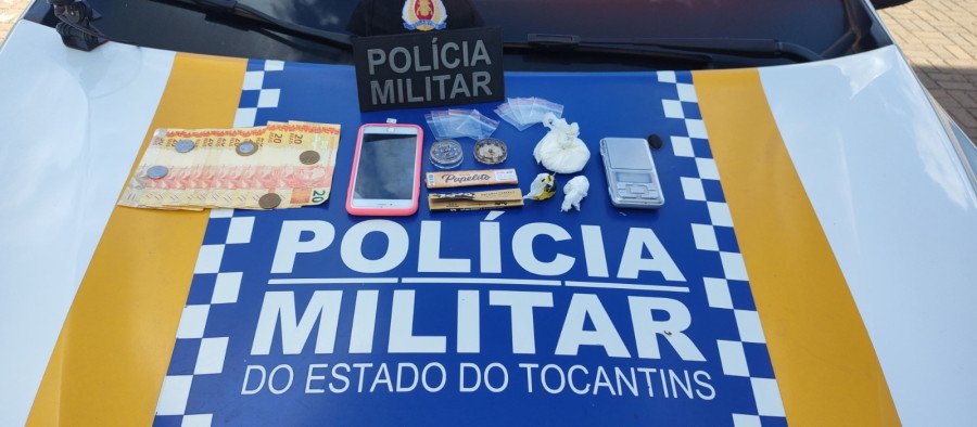 Material apreendido em posse da mulher presa por suposto crime de tráfico de drogas em Araguaína (Foto: 2º BPM)