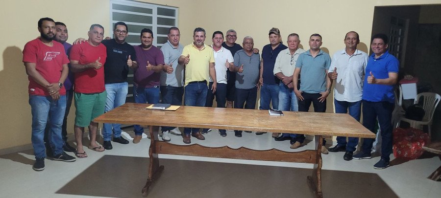 Deputado Wiston Gomes recebe membros da oposição em Araguatins, para alinhamento das eleições 2024 (Foto: Divulgação)