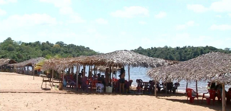 Em Palmeiras do Tocantins, praia do Pedral atrai banhistas pela tranquilidade e beleza