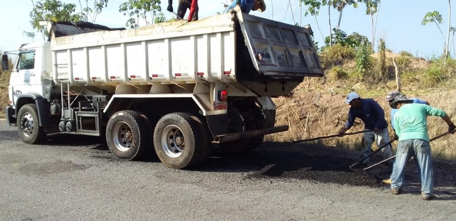 Tapa-buracos e outros serviços estão sendo executados de maneira simultânea (Foto: Divulgação/Ageto)