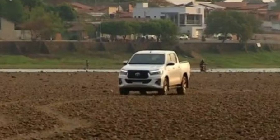 Rio Araguaia seca e já é possível atravessar de carro (Foto: Reprodução)