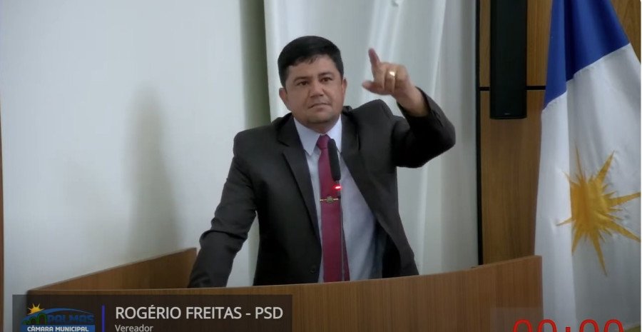 Vereador Rogério Freitas durante pronunciamento (Foto: Divulgação)