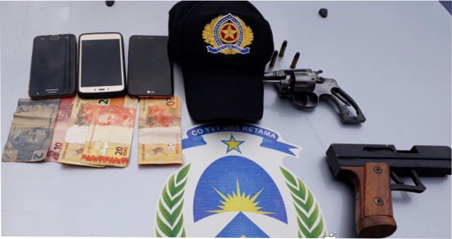Dois suspeitos foram presos minutos apÃ³s roubo Ã  mÃ£o armada em estabelecimento comercial na regiÃ£o sul de Palmas