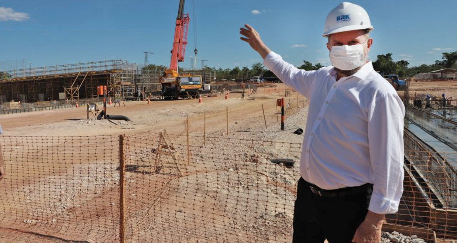Governador Mauro Carlesse visitando obras do Hospital de Araguaína (Foto: Esequias Araújo)