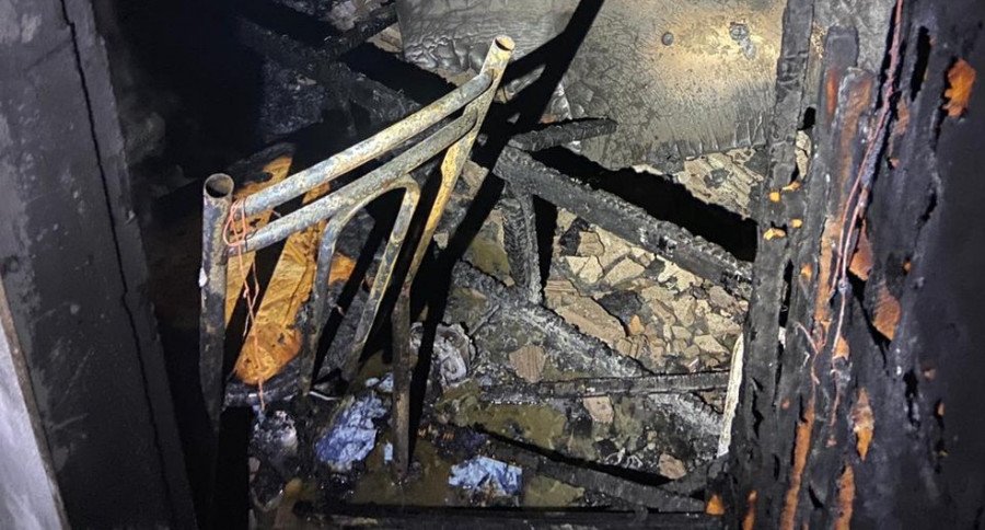 Objetos ficaram completamente queimados após o incêndio (Foto: Divulgação/Corpo de Bombeiros)