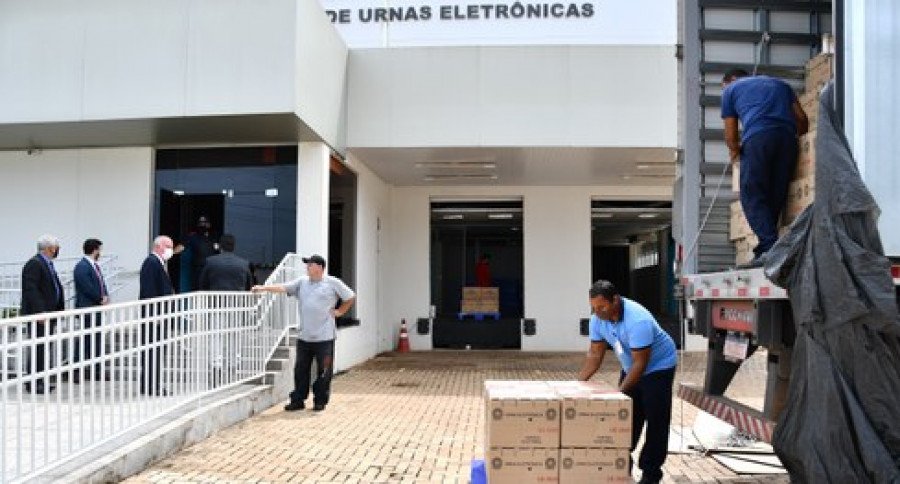 Justiça Eleitoral do Tocantins começa a receber novas urnas eletrônicas para as Eleições 2022 (Foto: Gilsiandry Carvalho)