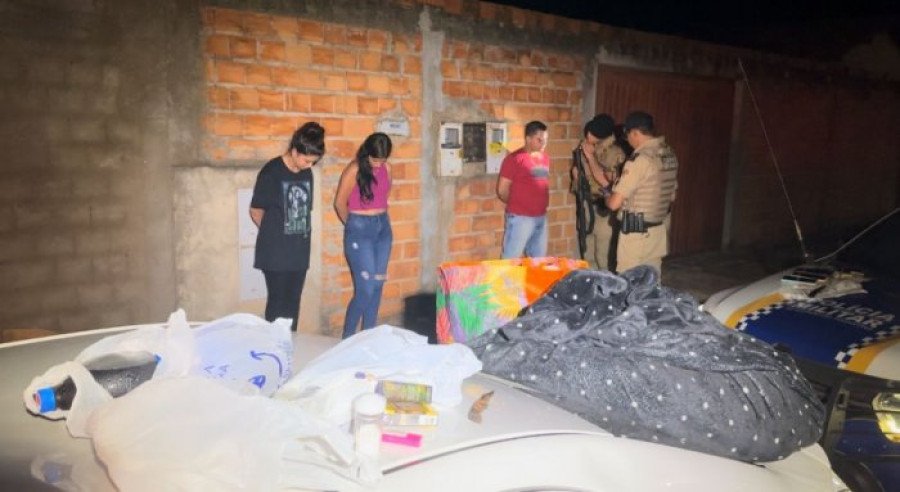 Trio foi preso com diversos produtos (Foto: Divulgação)