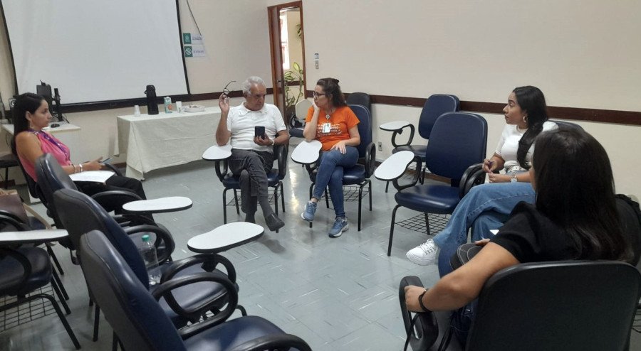  Profissionais da SES-TO e do Hospital Regional de Augustinópolis conversando com o profissional do Hospital Sofia Feldman (Foto: Divulgação)