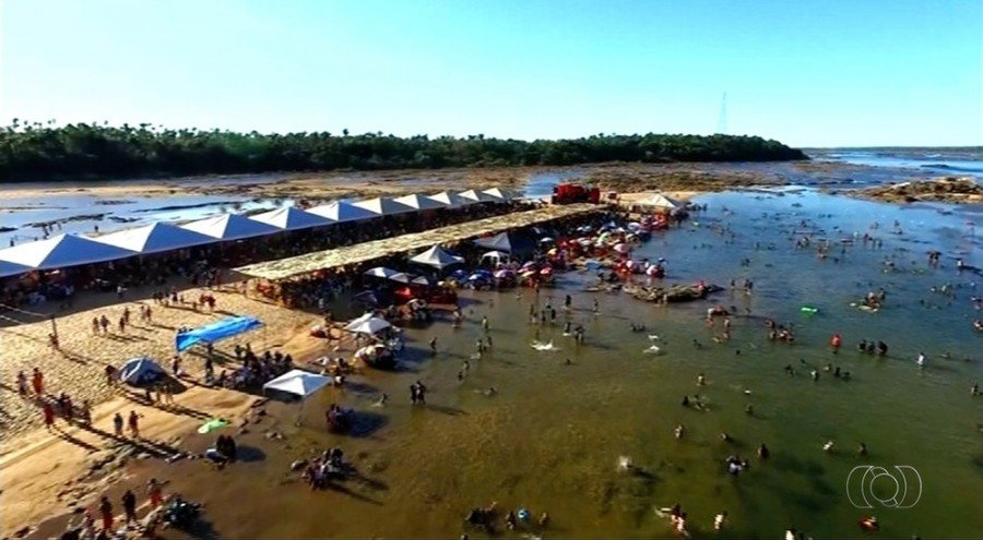 Praia de TocantinÃ³polis atrai atÃ© turistas estrangeiros (Foto: ReproduÃ§Ã£o/TV Anhanguera)
