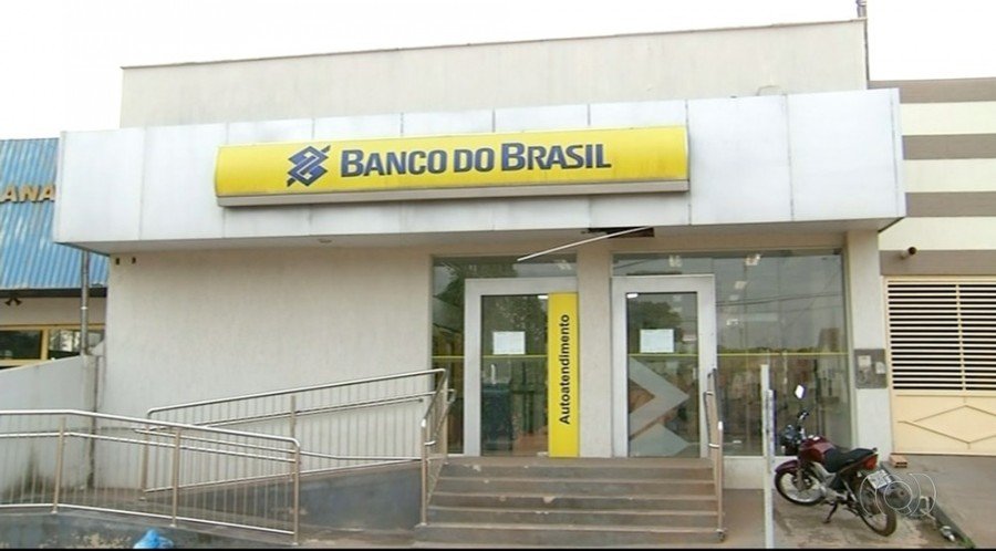 AgÃªncia bancÃ¡ria de AnanÃ¡s foi explodida hÃ¡ trÃªs meses (Foto: ReproduÃ§Ã£o/TV Anhanguera)
