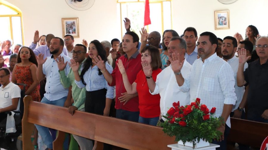 Governador Wanderlei Barbosa comemora retorno dos festejos do Divino Espírito Santo, em Chapada da Natividade  (Foto: Divulgação)
