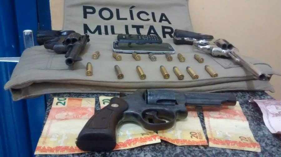 Armas e muniÃ§Ãµes apreendidas com criminosos em Gurupi (Foto: DivulgaÃ§Ã£o PMTO)
