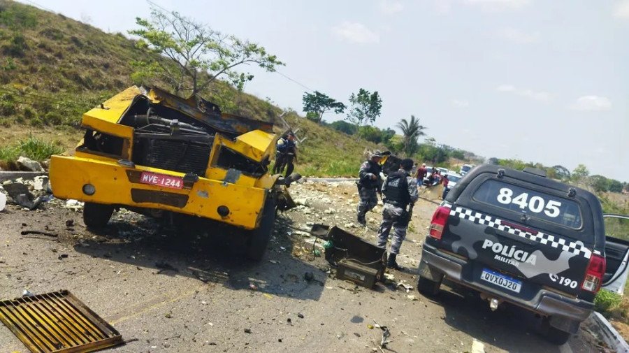 Assaltantes explodem carro-forte em Marabá-PA (Foto: Reprodução)