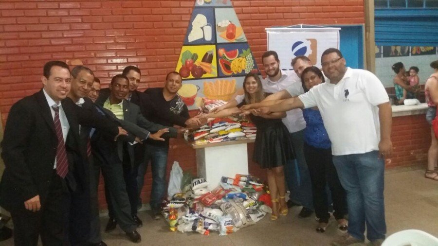 300 kg de alimentos arrecadados foram doados ao Hospital Regional de AugustinÃ³polis. (Foto: Arquivo Pessoal).