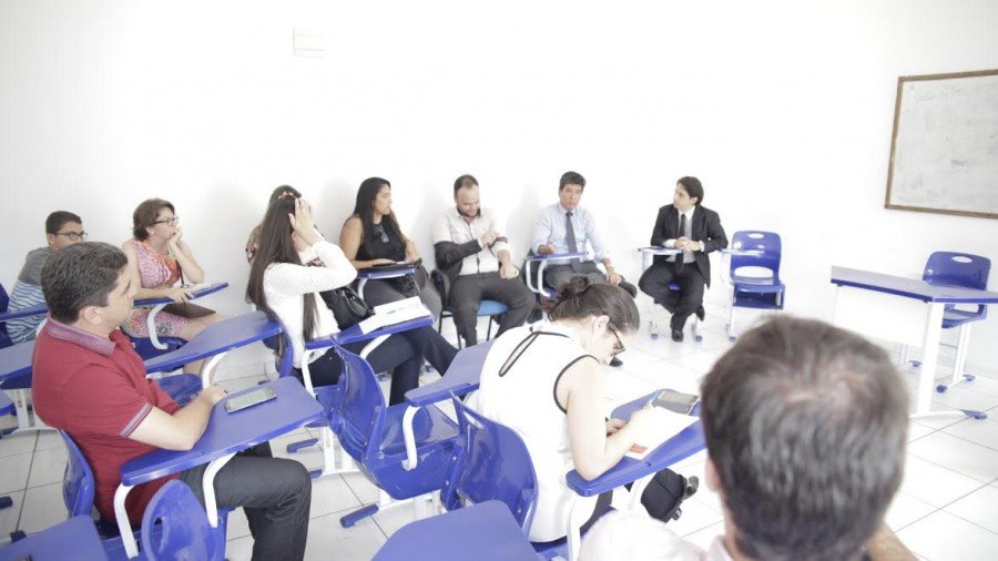 ReuniÃ£o com os professores da Unitins de AugustinÃ³polis (Foto: Daniel Machado)
