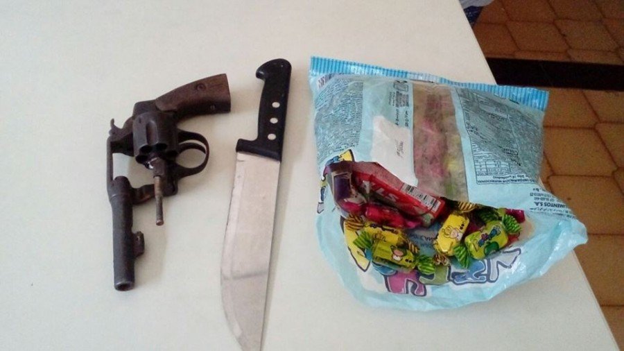 Adolescentes armados roubaram um estabelecimento comercial de ParaÃ­so (Foto: DivulgaÃ§Ã£o PMTO)
