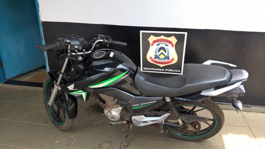 Motocicleta furtada Ã© recuperada pela PolÃ­cia Civil em GuaraÃ­