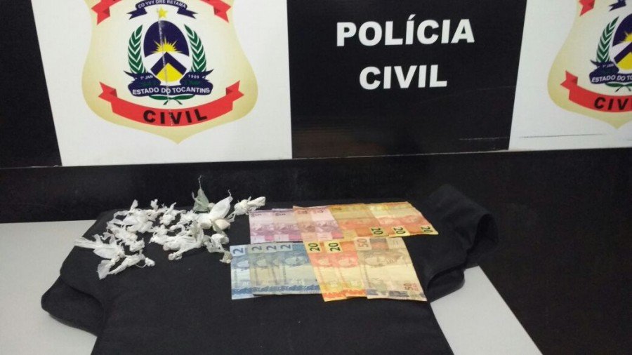 Drogas e dinheiro apreendidos pela PolÃ­cia Civil em poder de suspeito