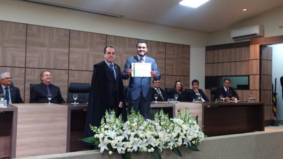 Vice Wanderlei Barbosa recebe diploma no TRE