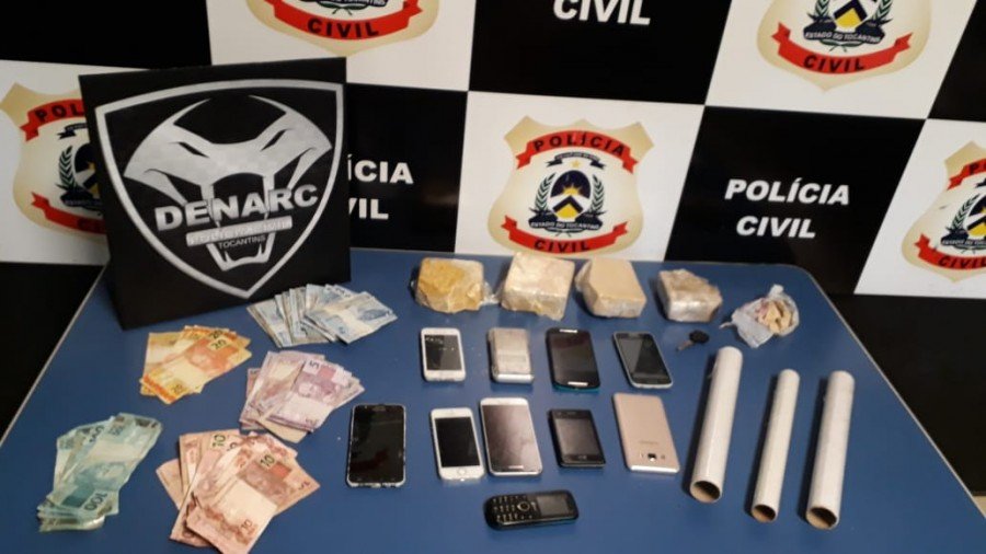 Drogas, dinheiro e celulares foram encontrados na casa