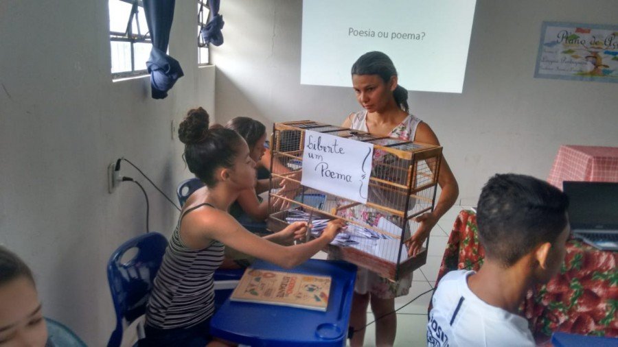 Estudantes participam de oficina de poemas e poesias na Escola Estadual Raimundo Nonato Leite (Foto: DivulgaÃ§Ã£o Seduc)