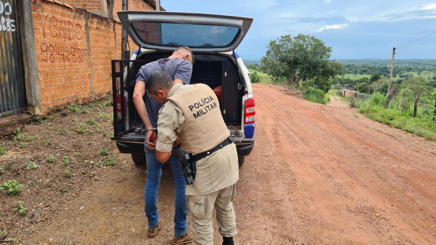 Suspeito de participar de roubo de caminhão rodotrem carregado de milho em Redenção-PA foi preso em Goianorte (Foto: Ascom/7º BPM)