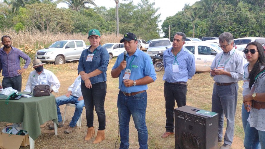 Diretor do Ruraltins, Marco Aurélio, apresentou as vantagens da atividade ao pequeno agricultor (Foto: Divulgação)