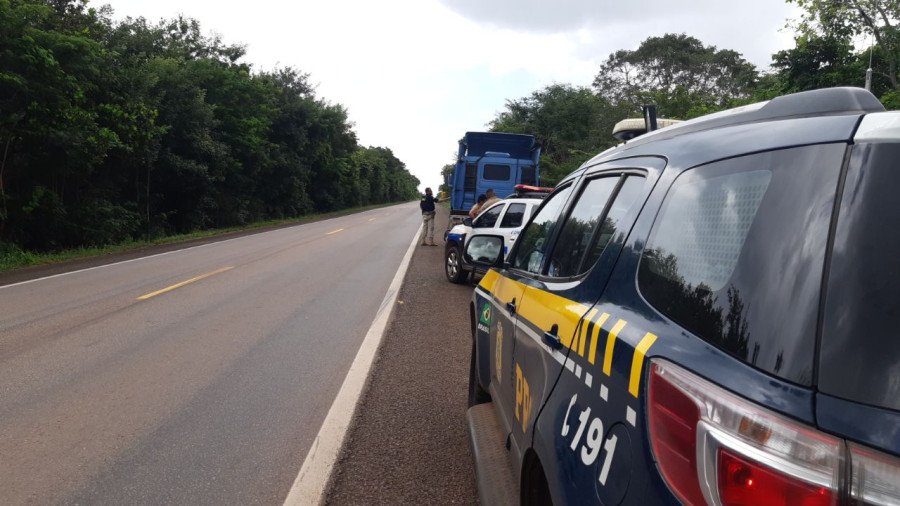 Em Nova Rosalândia, Polícia Rodoviária Federal recupera caminhão roubado em Aguiarnópolis (Foto: Divulgação/PRF)