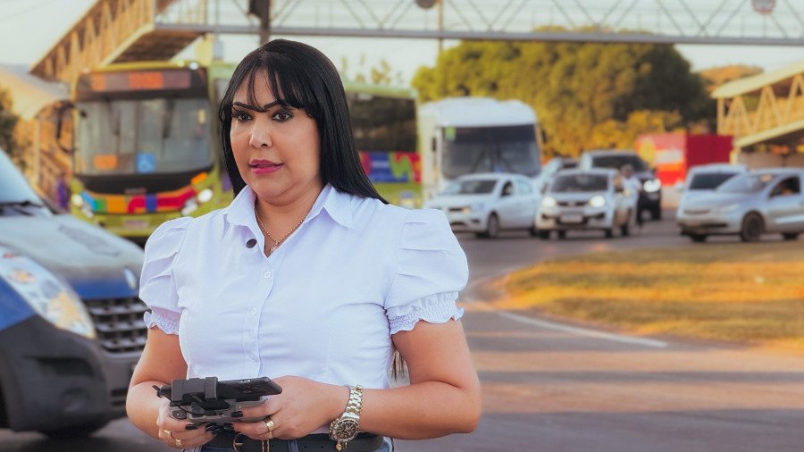 Janad assumiu o controle de um drone para documentar a realidade caótica enfrentada pelos moradores da região (Foto: Diego Braga)