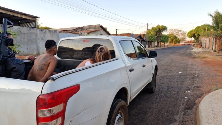 Durante o cumprimento dos mandados de buscas, um casal foi preso por tráfico de drogas e associação para o tráfico (Foto: PC-TO)