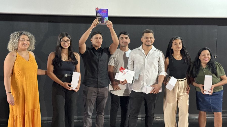 Estudantes do Centro de Ensino Médio Darcy Marinho de Tocantinópolis são premiados no Desafio Liga Jovem (Foto: Eduardo Guedes)