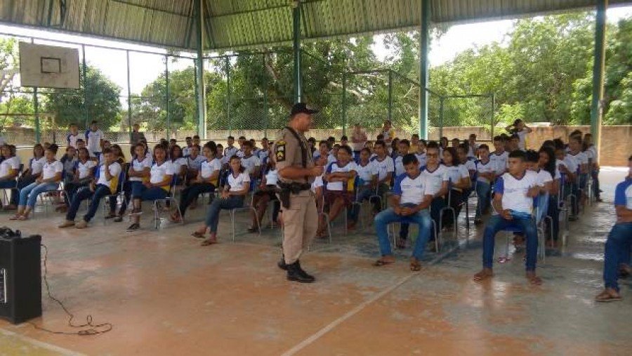 PolÃ­cia Militar realizou palestra sobre Indisciplina Escolar durante visita cidadÃ£ em escola de MaurilÃ¢ndia