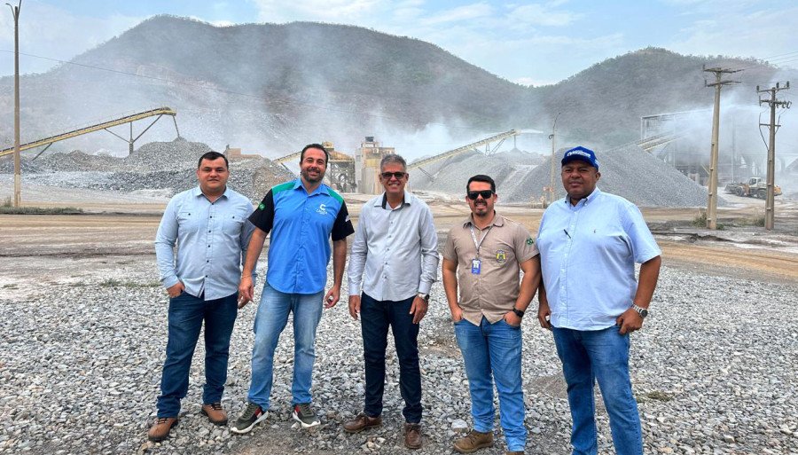 Durante uma visita a uma das empresas mineradoras de calcário em Natividade, região sudeste do Estado, o presidente da Ameto, Milton Neris, constatou o uso da tecnologia avançada e a geração de empregos para centenas de famílias (Foto: Ameto/Governo do Tocantins)