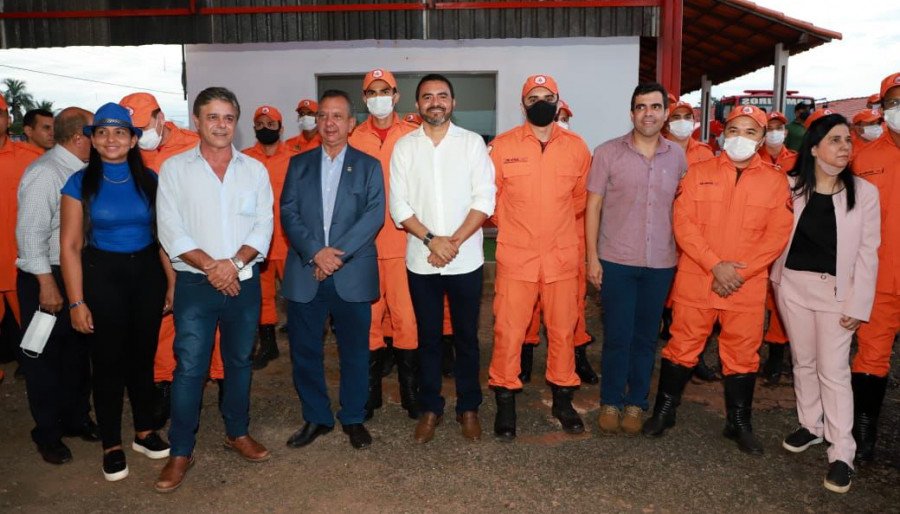 Governador inaugurou um galpão na Segunda Companhia de Bombeiros Militar de Colinas (Foto: Esequias Araujo)