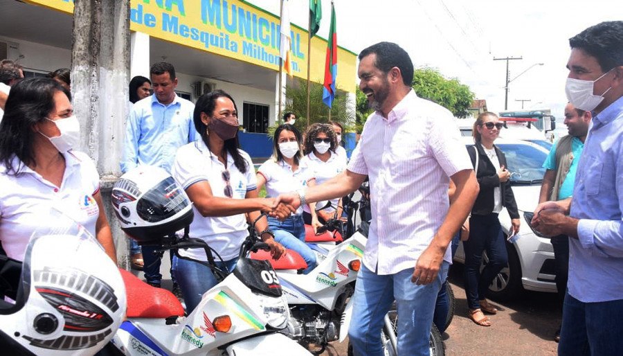 Foram entregues 10 motos aos agentes de saúde do município (Foto: Esequias Araújo)