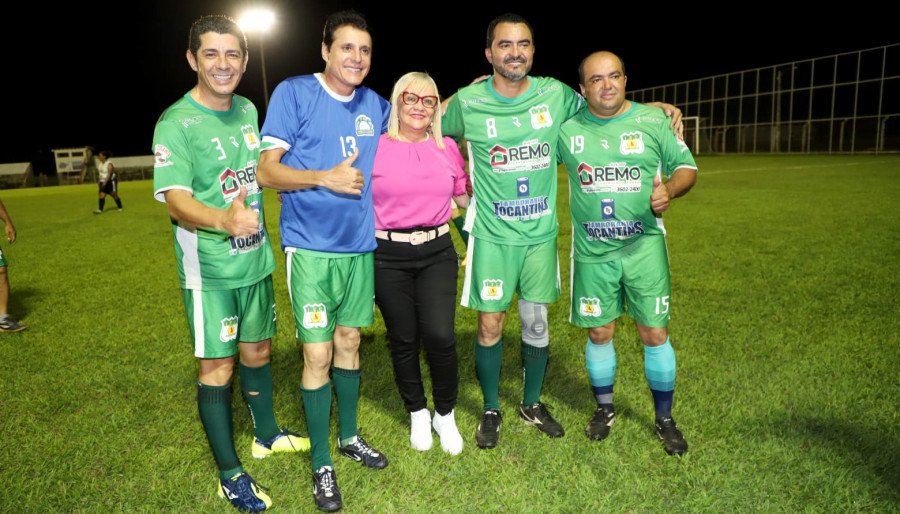 Ainda em Paraíso, o Governador participou de um jogo de confraternização no Estádio Pereirão, entre equipes formadas pelos parlamentares