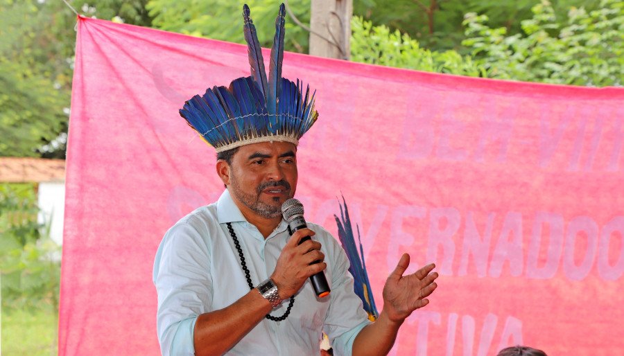 Em visita à aldeia Xerente Porteira, o Governador participou da inauguração da Casa de Cultura Indígena Sôzê (Foto: Antonio Gonçalves)