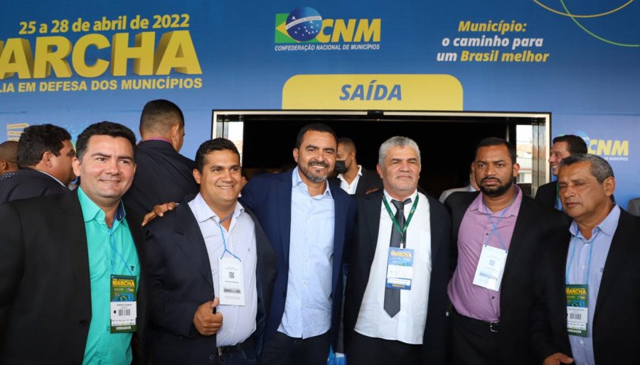 Governador Wanderlei Barbosa, com prefeito e vereadores da cidade de Araguatins (Foto: Antonio Gonçalves)