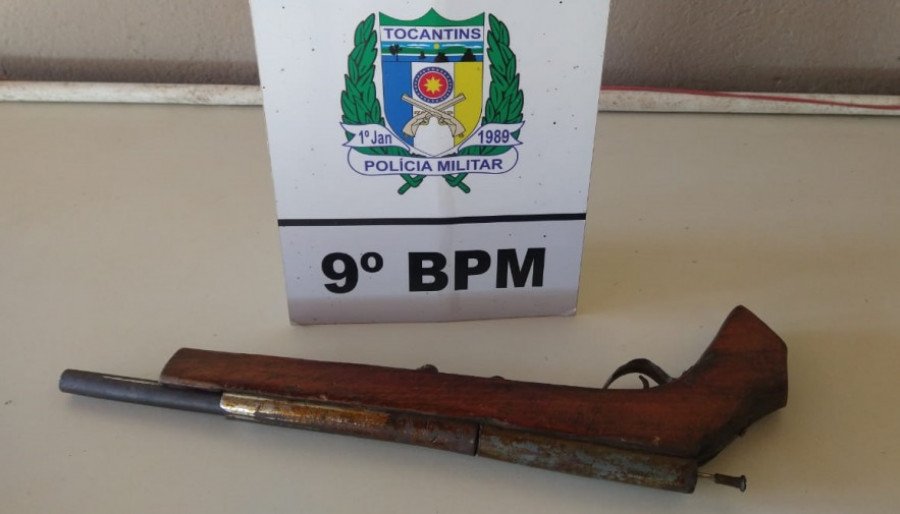 Arma apreendida pela PM em poder do autor preso por posse irregular de arma de fogo em Augustinópolis (Foto: Ascom/9º BPM)