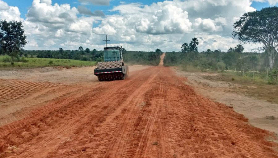 Ageto reconstruiu a base da rodovia, além de compactar e aplicar revestimento primário no local da erosão (Foto: Ageto/Governo do Tocantins)
